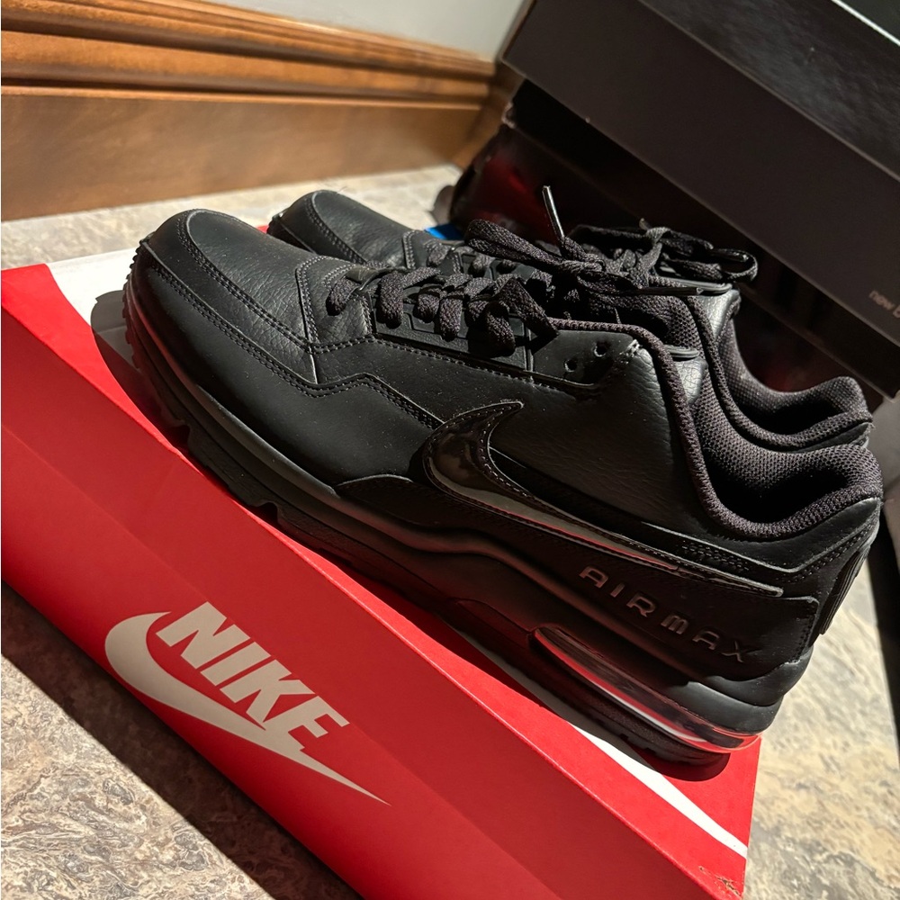 Nike - Picture 2 of 6